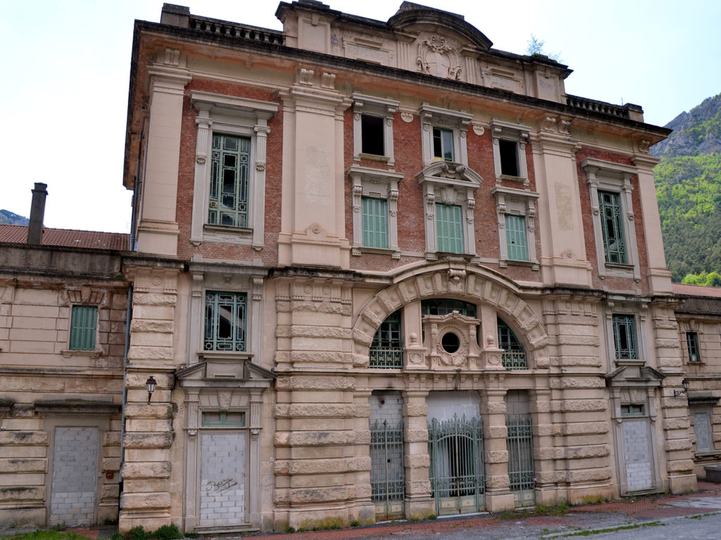 Gare de Saint-Dalmas et autres ouvrages ferroviaires FS à Tende