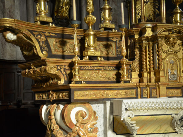 Ensemble de mobiliers liturgiques et décoratifs