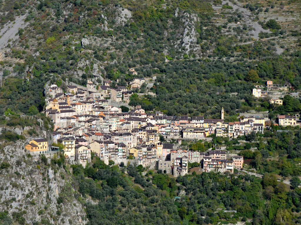 Ensemble du village de Saorge et vestiges de fortifications