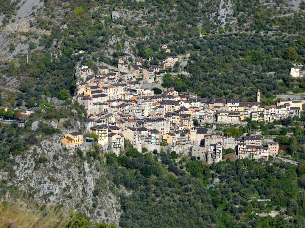 Ensemble du village de Saorge et vestiges de fortifications