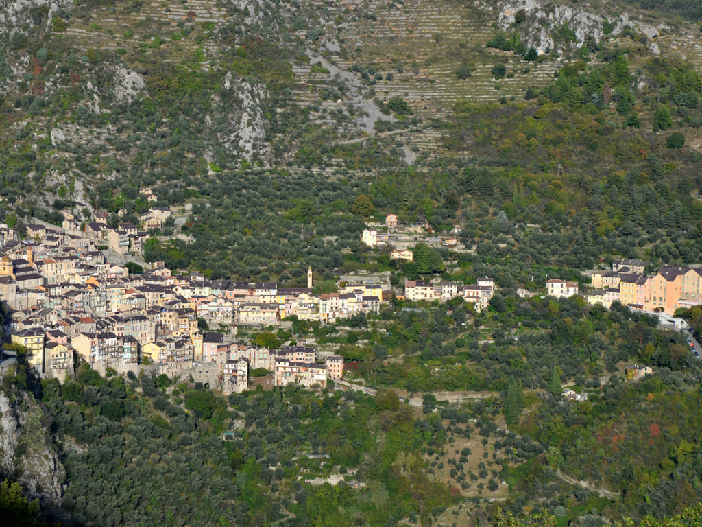 Ensemble du village de Saorge et vestiges de fortifications